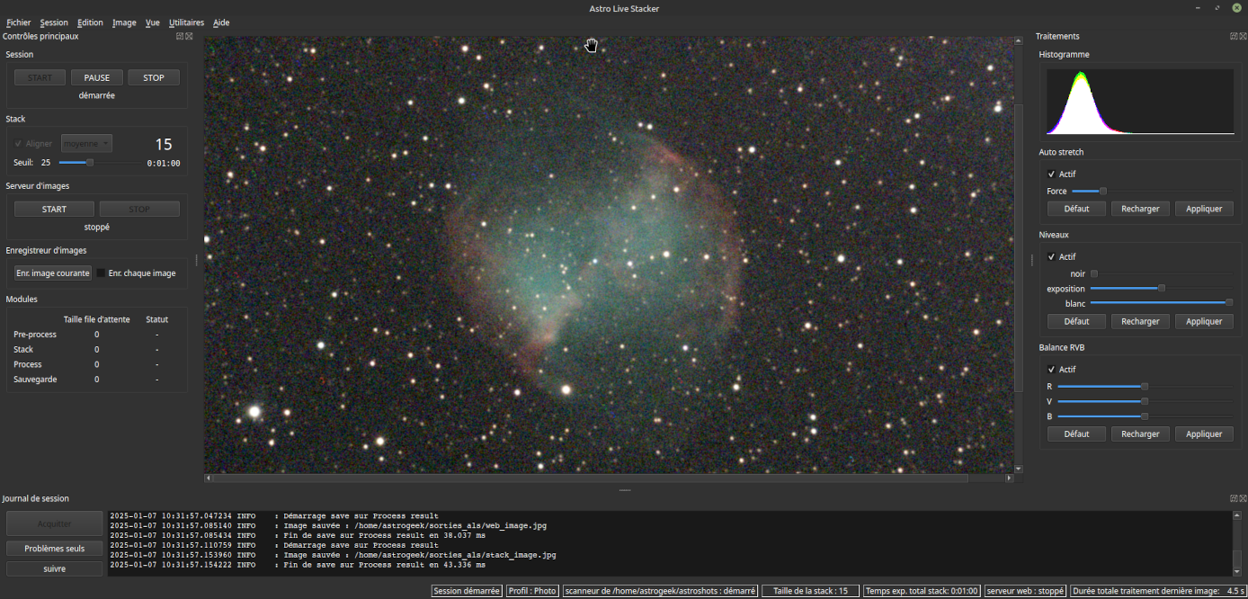 Fenêtre principale d'ALS après le traitement de la 15e brute, affichant une image moins bruitée et plus détaillée de la nébuleuse Messier 27 avec des étoiles éparpillées. Le journal de session montre des messages de traitement réussi. Le panneau de traitement sur la droite offre des ajustements de l'histogramme et des niveaux, l'équilibre RGB et les réglages d'étirement automatique.