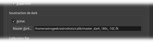 Interface logicielle affichant les options pour utiliser la soustraction de dark, changer le chemin du master dark spécifié et effacer le chemin.